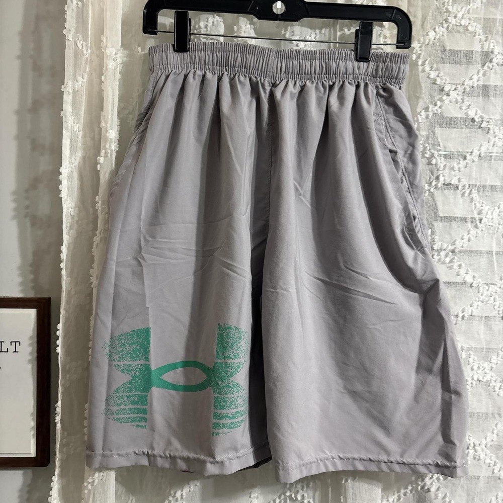 Under Armour Kids Gray Graphic Logo Athletic Shorts Size 14